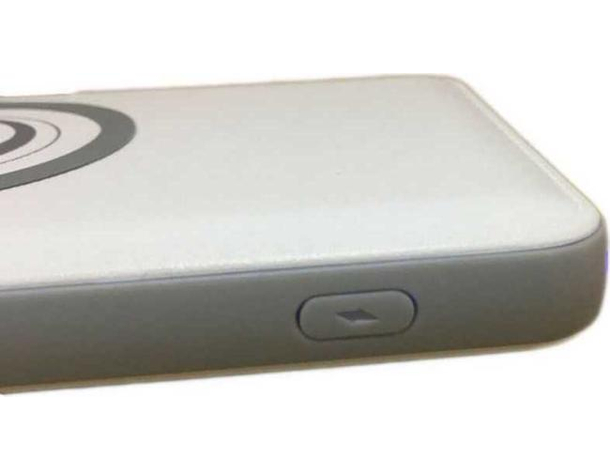 Power Bank Caricabatterie Wireless Smartphone Tecnologia QI 6000mAh Portatile...