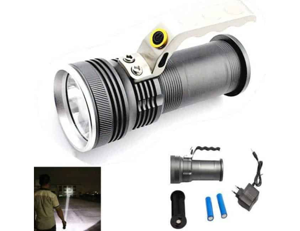 Torcia Portatile LED Impermeabile Batterie Ricaricabile 3 Fasi CREE 800 Lumen
