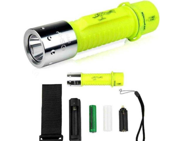 Torcia LED Subacquea 100 Metri Luce Immersione Diving Sub Snorkeling 1600 Lumen