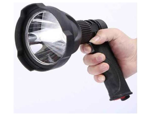 Torcia Tattica 6000K Militare a Led Ricaricabile Potente 8000 Lumen T6 Cree...