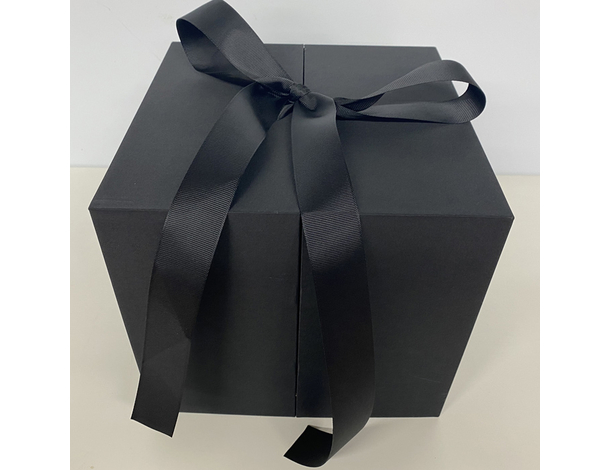 Romantico box regalo con rose profumate a forma di cuore e cassettino:...