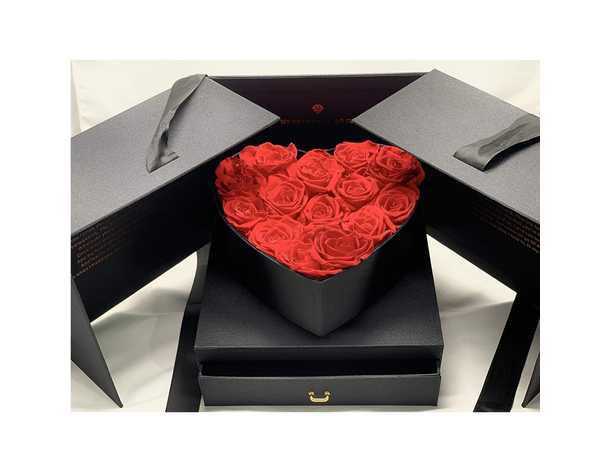 Romantico box regalo con rose profumate a forma di cuore e cassettino:...
