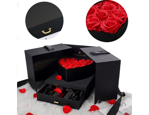 Romantico box regalo con rose profumate a forma di cuore e cassettino:...